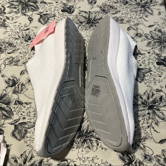 JUICY COUTURE Sz 9.5 White and Silver Rhinestone Pull On Knit Top  Chunky Shoes - Picture 3 of 9